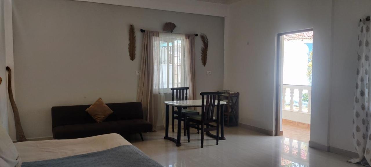 J-House, Spacious Apartments With Balconies, Thalassa 1Min Away Siolim Extérieur photo