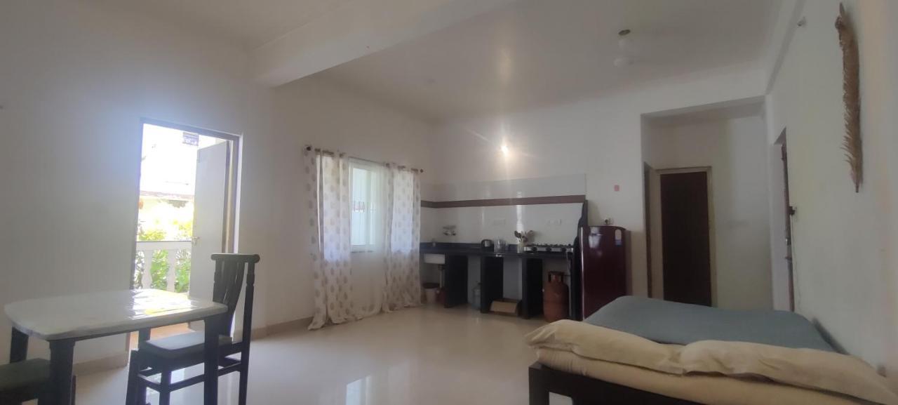 J-House, Spacious Apartments With Balconies, Thalassa 1Min Away Siolim Extérieur photo