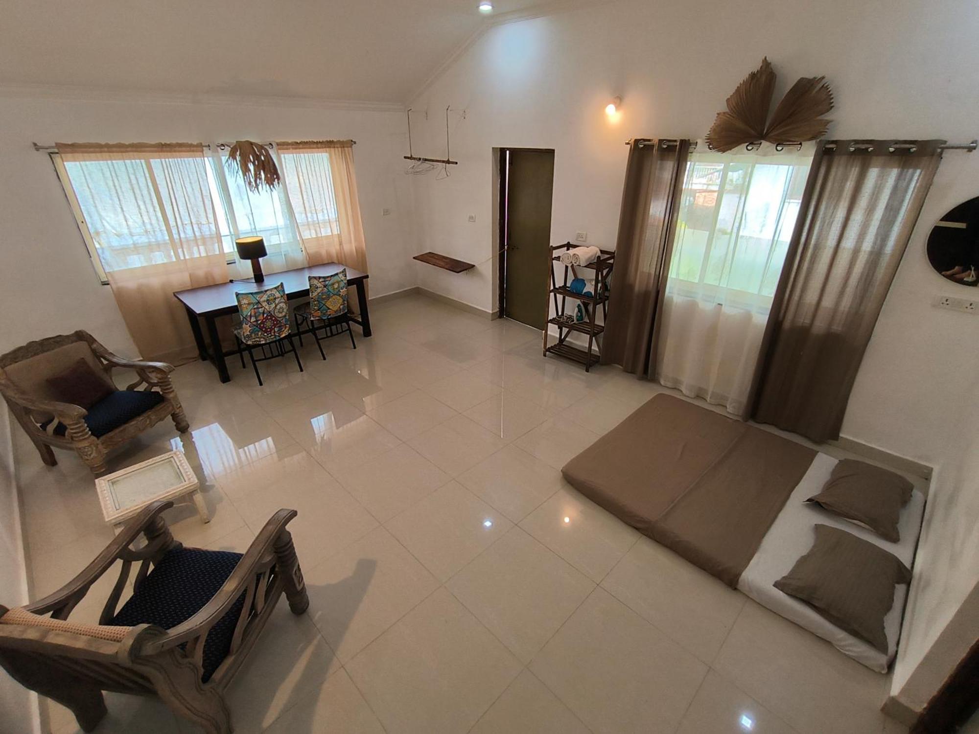 J-House, Spacious Apartments With Balconies, Thalassa 1Min Away Siolim Extérieur photo